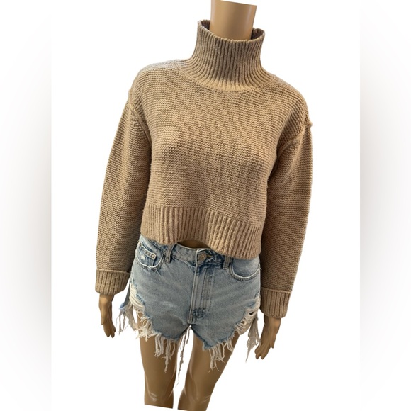 Suuuuper cute cropped turtleneck - Picture 3 of 7